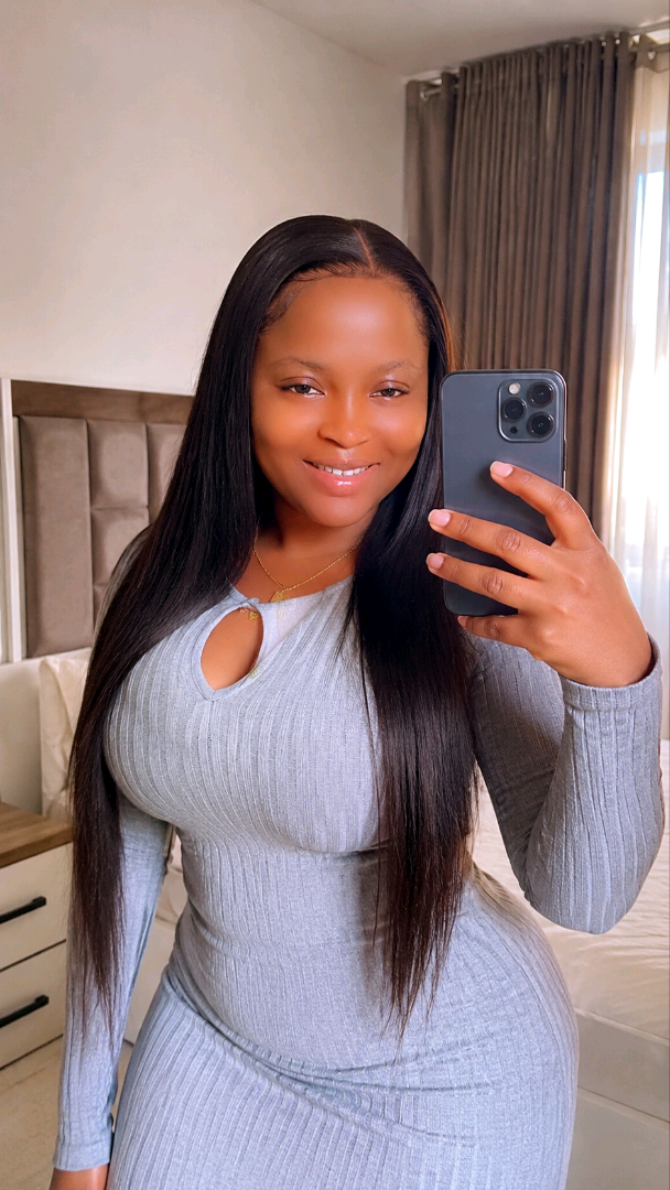 A woman from Nigeria on camera, one of the girls you could meet on MeetCamChat