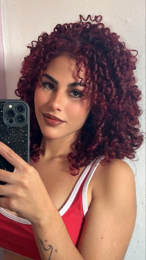 A woman from Venezuela on camera, one of the girls you could meet on MeetCamChat
